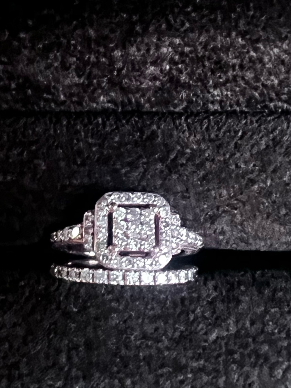 Jared Rose Gold Cushion-Cut
White Diamond Halo
Engagement/Wedding Ring
Set